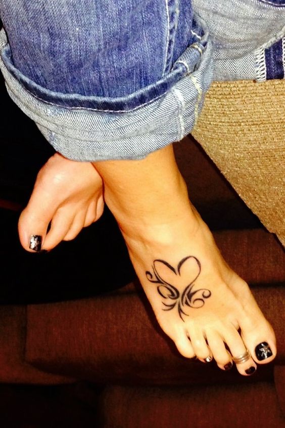 147 návrhů Foot Tattoo, které vám pomohou zanechat strmější stopu