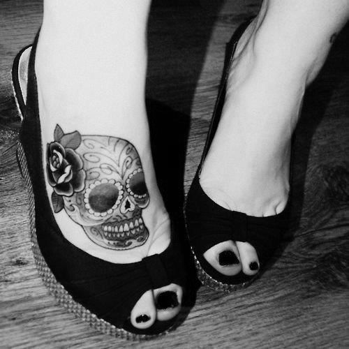 147 návrhů Foot Tattoo, které vám pomohou zanechat strmější stopu