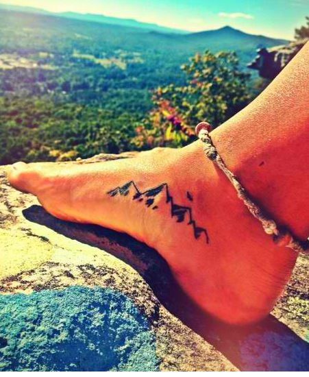 147 návrhů Foot Tattoo, které vám pomohou zanechat strmější stopu