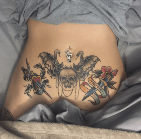 Unterbauch heißes Mädchen Tattoo