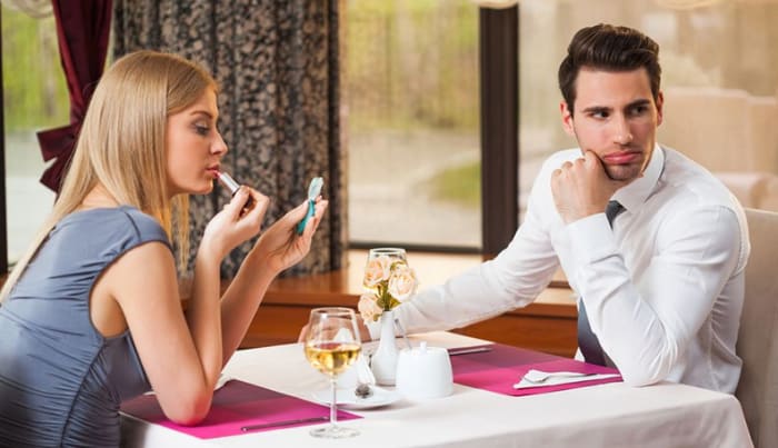 18 věcí, které se musíte vyvarovat dělat na svém prvním rande