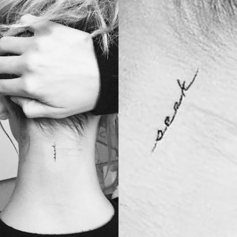 Foto: JonBoy/InstagramEin weiteres kleines Tattoo von JonBoy, Hailey, hat das Wort „seek“ vertikal in einer schwarzen Skriptschrift auf ihrem Nacken.