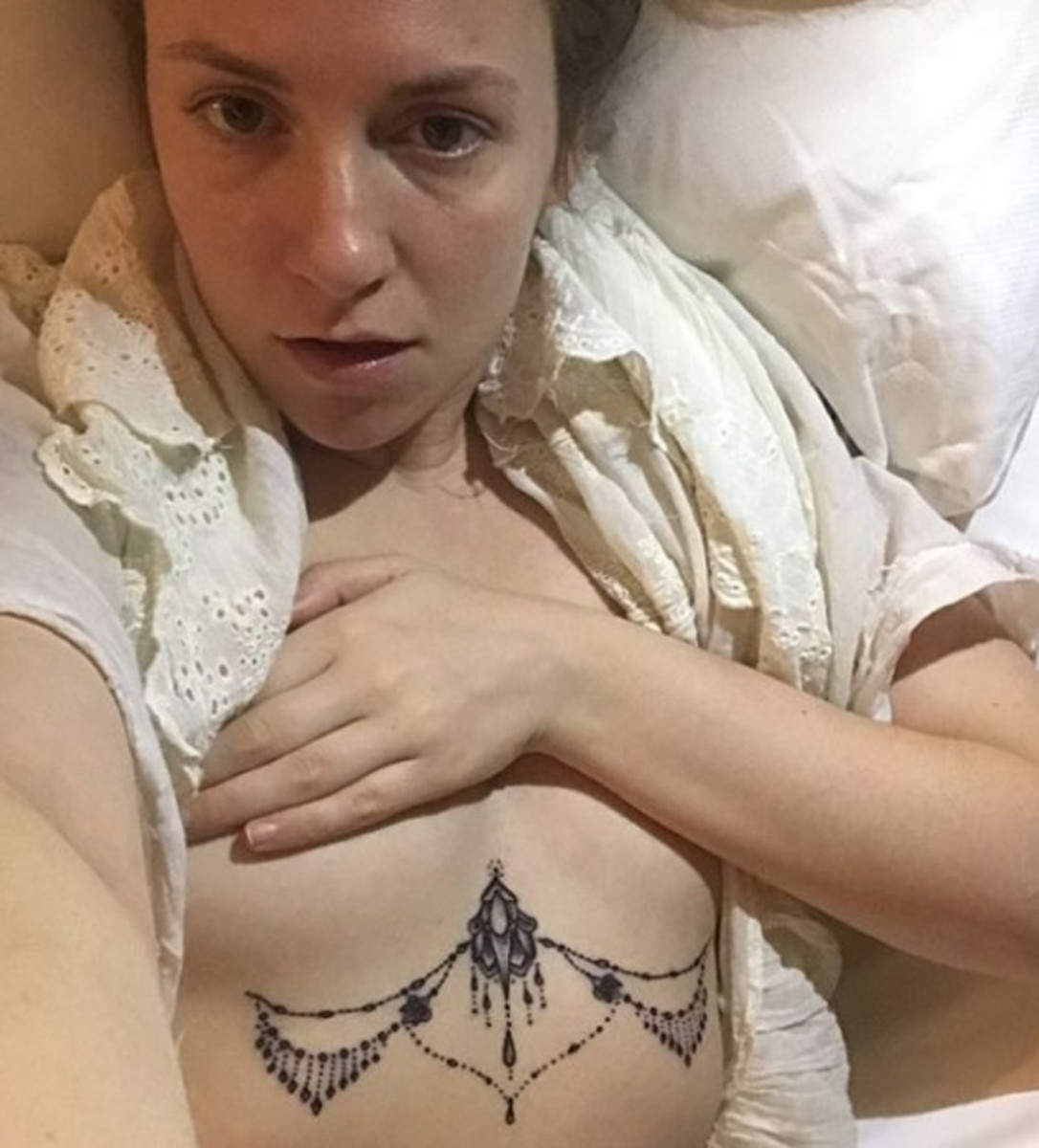 lena-dunham-underboob-tetování