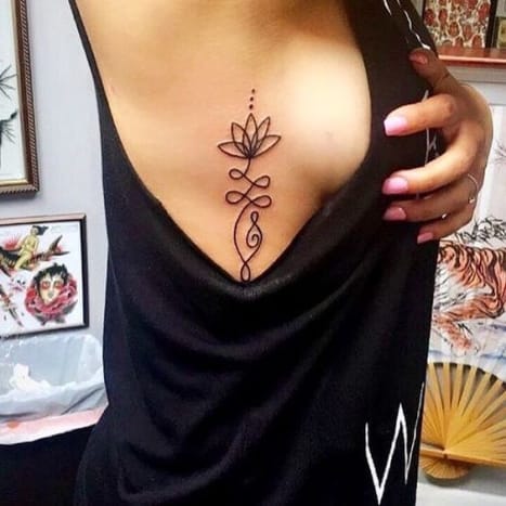 Foto přes pinterest Tato jednoduchá linková práce skvěle doplňuje její tělo.