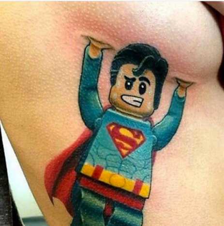Foto via pinterestEin Lego-Supermann kommt zur Brustrettung!