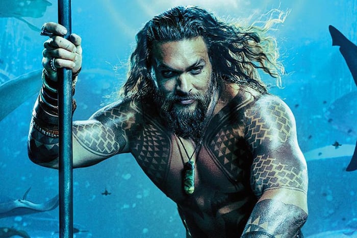 سيظهر Aquaman في دور العرض يوم 21 ديسمبر ونتطلع إلى أن يكرر المعجبون شخصية جيسون موموا IRL.