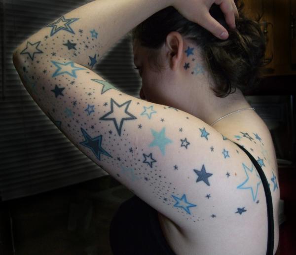 Sterne Ärmel und Rücken Tattoo