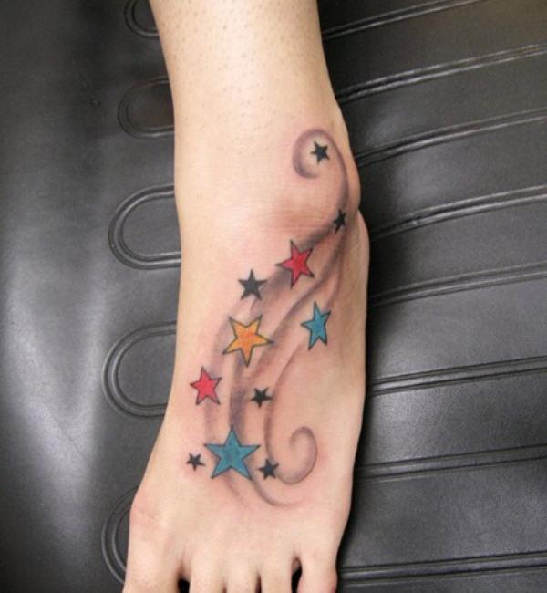 Bunte Sterne Fuß Tattoo