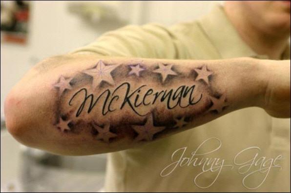 Stínované hvězdy tetování na předloktí