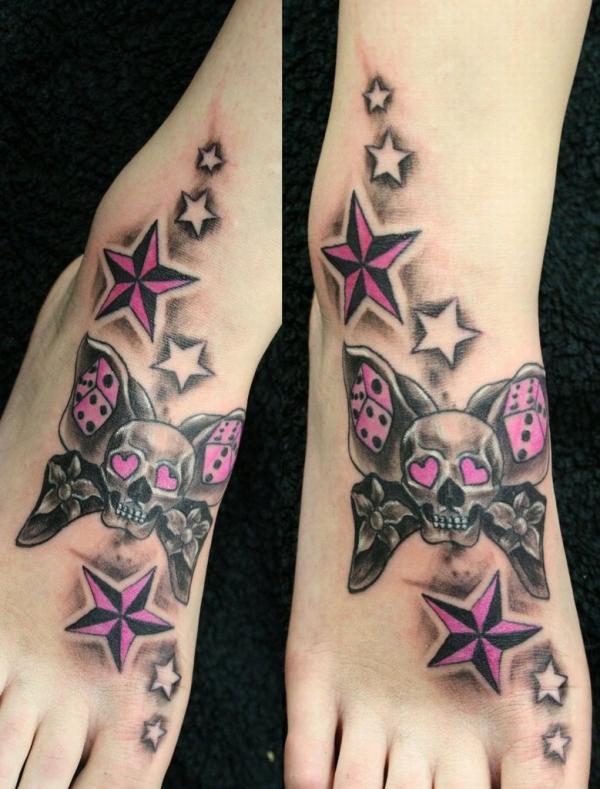 Schmetterlingsschädel Sterne Tattoo