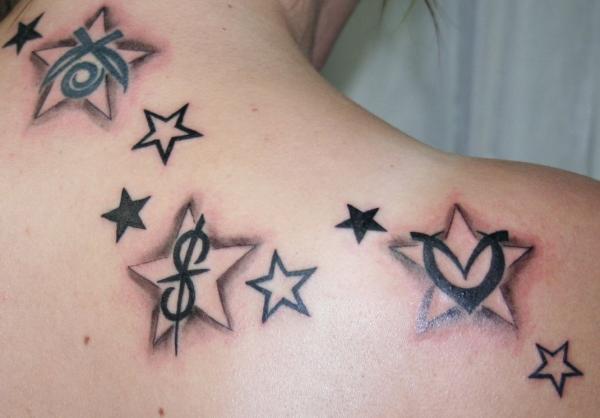 Sterne hoch zurück Tattoo