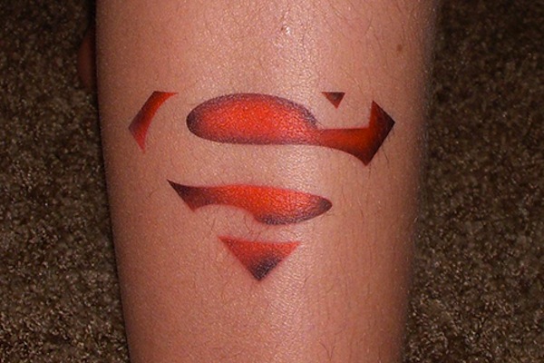 25 tetování Supermana pro hrdinu ve vás