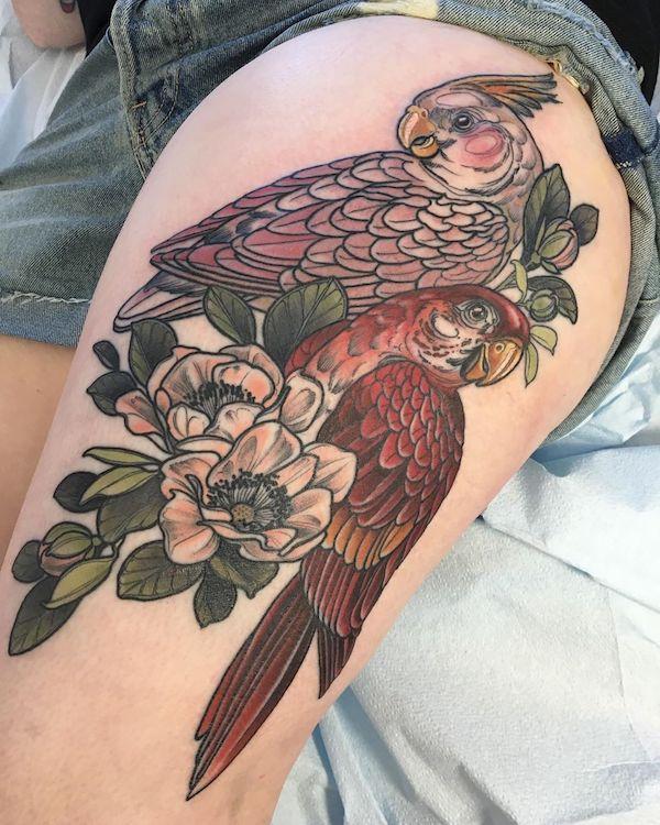 Tattoo auf Papageien in Disneys Enchanted Tiki Room