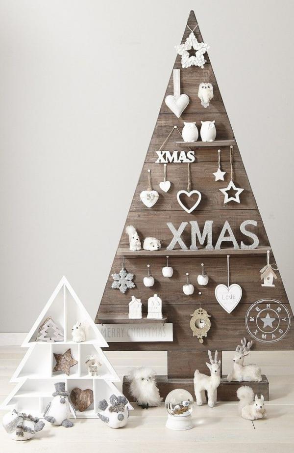 DIY vánoční stromeček deco vyrobený s ozdobami