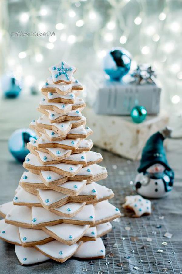 modrá & amp; vánoční stromeček s bílými sušenkami