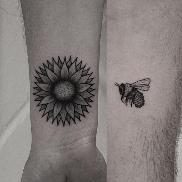 7 Blumen- und Bienenpaar Tattoo