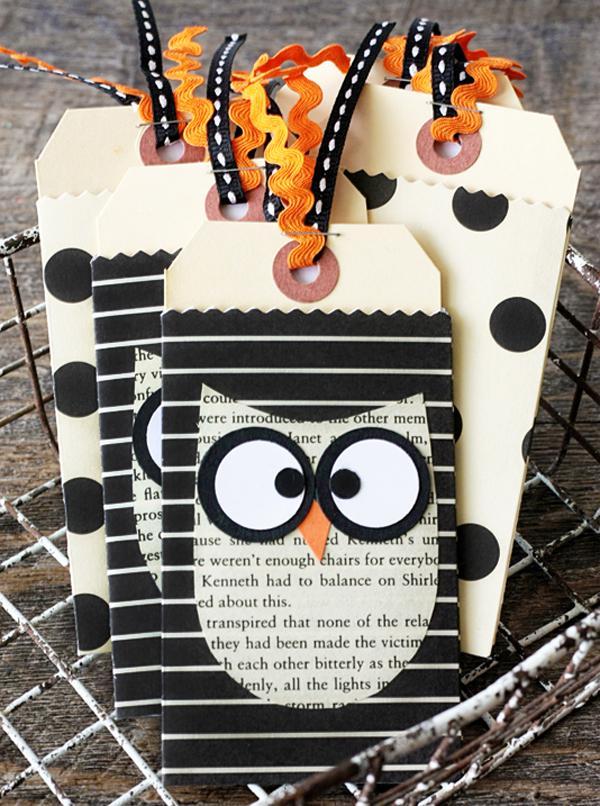 Darujte sladké halloweenské dárky ve formě dárkové karty s tímto držákem dárkových karet pro kutily. www.livelaughrowe.com #halloween #dárkový poukaz