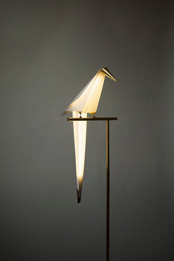 Unikátní vyvažovací lampa ve tvaru ptáka - světlo z okouna