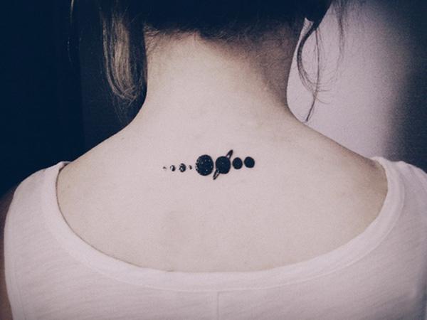 Malá silueta o slunečních planetách a měsíci na krku pro ženy