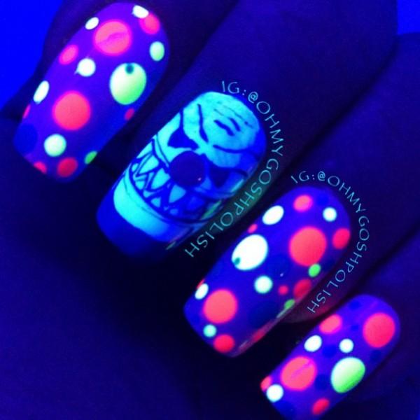 Glow in the Dark Evil Clown Nails