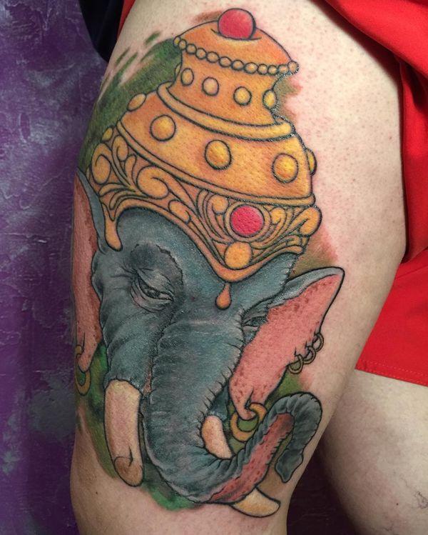 5 Heller Perfektion Elefantenkopf Tattoo an der Hüfte