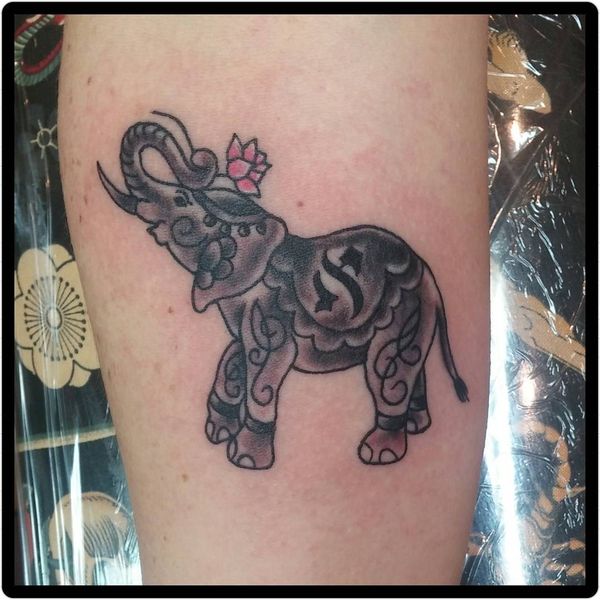 6 süßes Elefantenbaby Tattoo