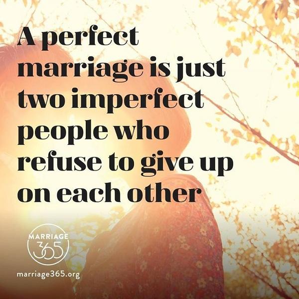 Eine perfekte Ehe sind nur zwei unvollkommene Menschen, die sich weigern, einander aufzugeben