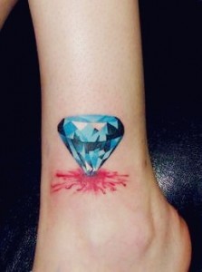30 ohromujících diamantových tetovacích návrhů