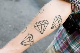 30 atemberaubende Diamant-Tattoo-Designs