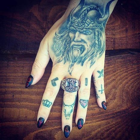 vikingské tetování rukou