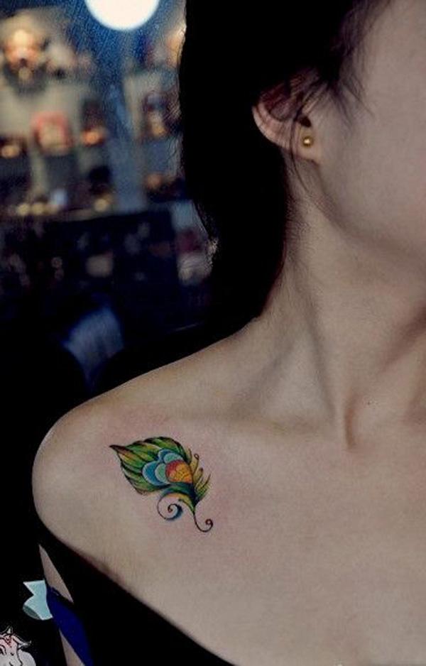 Pfau Schlüsselbein Tattoo