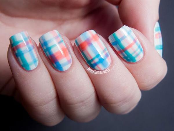 جميلة في Plaid Nail