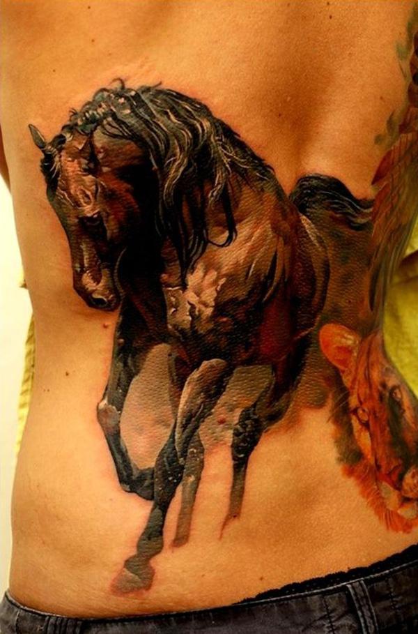 farbiges 3D Pferd Tattoo am Rücken