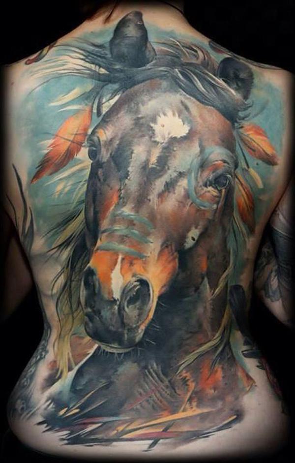 farbiges Pferd Tattoo am ganzen Rücken