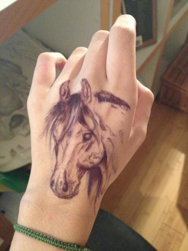 tetování koně na ruce