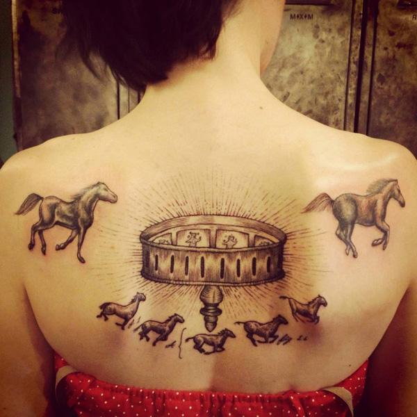 koně tetování na zádech pro ženy
