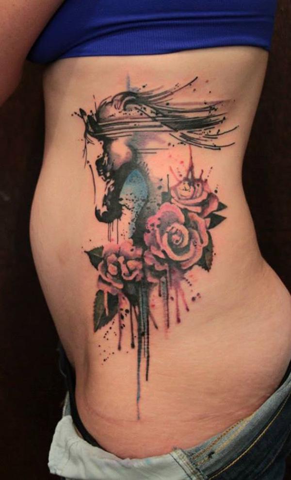 akvarel kůň s květinovým tetováním