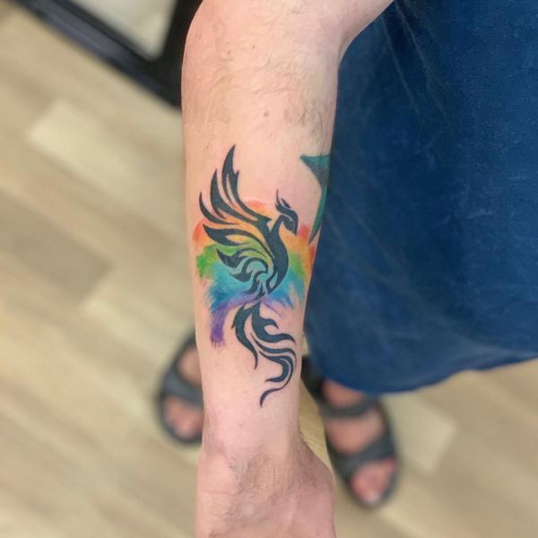 Pheonix Tattoo kombiniert Stammes- und Aquarellstile für Männer