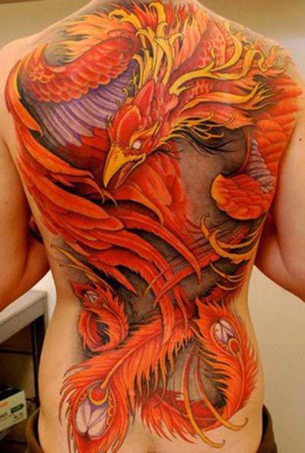 farbiges Hoenix Tattoo am ganzen Rücken für Männer