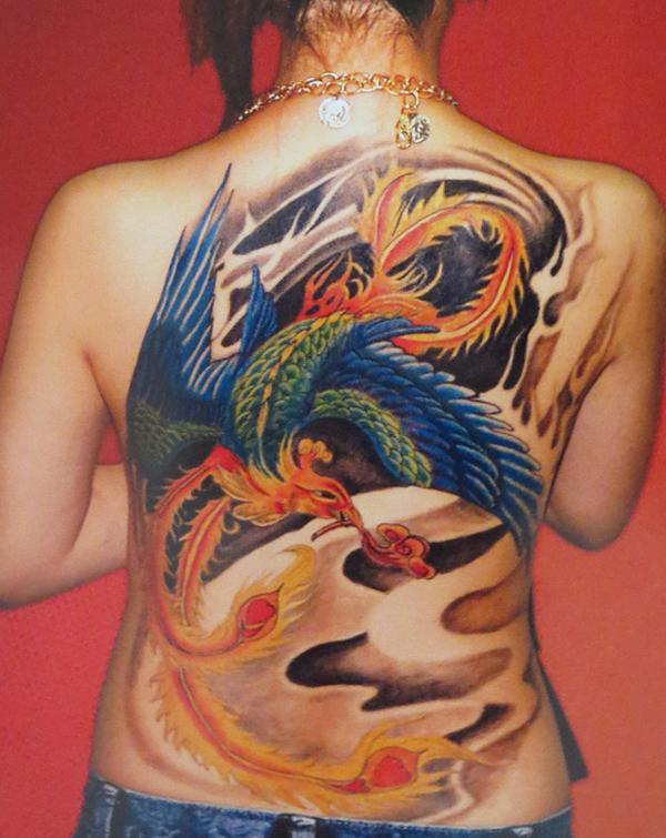 Japanisches Phoenix Tattoo am ganzen Rücken für Frauen