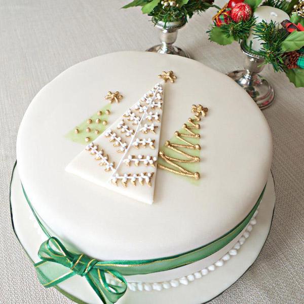 full_207_152247_retroinspiredchristmascake_1-1