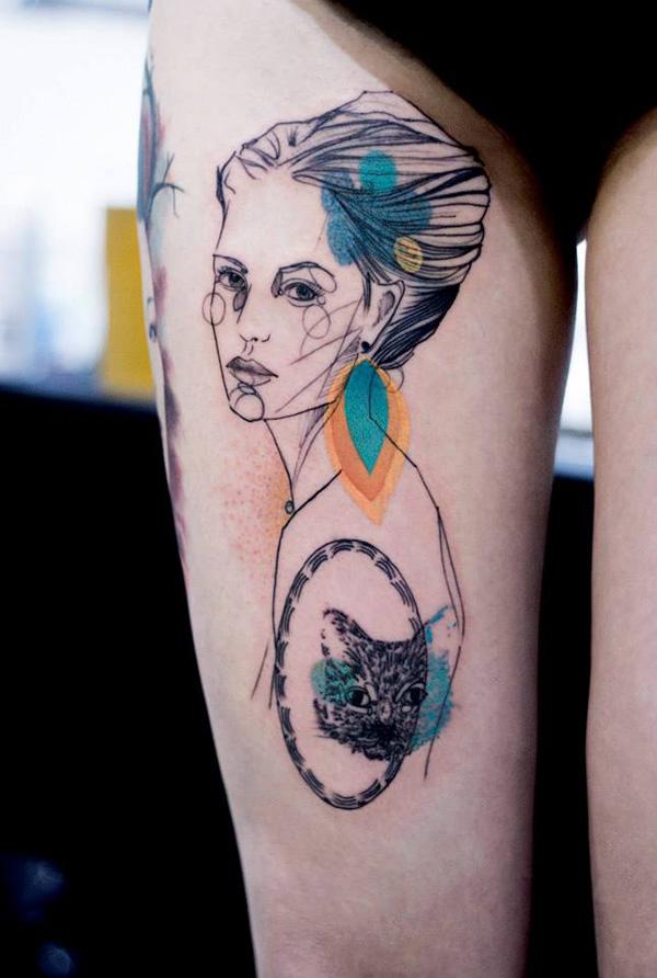 akvarel portrét tetování na stehně