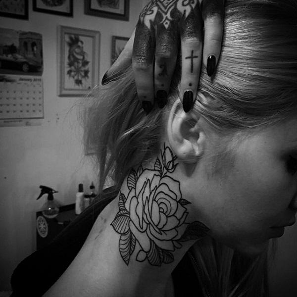 růže nack tetování