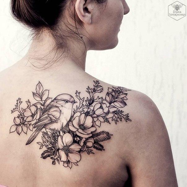 ptačí a květinové zpět tetování