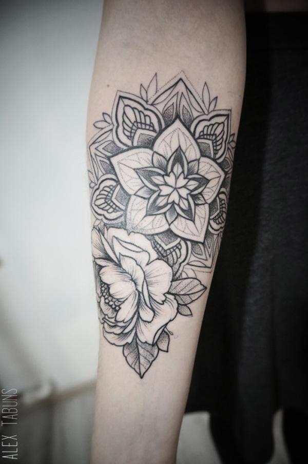Pentagramová mandala ve stupních šedi