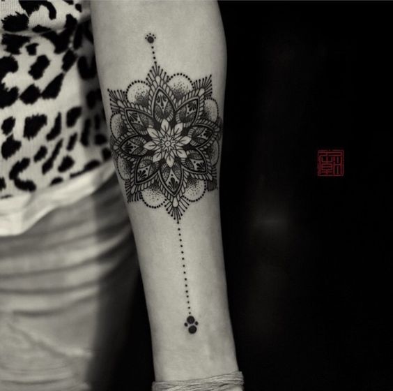 Mystisches Mandala Unterarm Tattoo