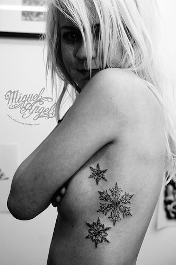 40 sexy Rippen-Tattoos für Mädchen