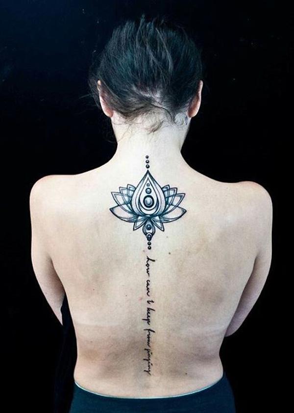 Lotus und Schriftarten Wirbelsäule Tattoo-18