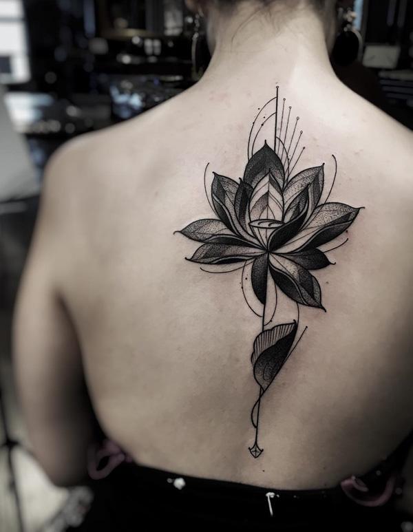 Lotus Wirbelsäule Tattoo-1