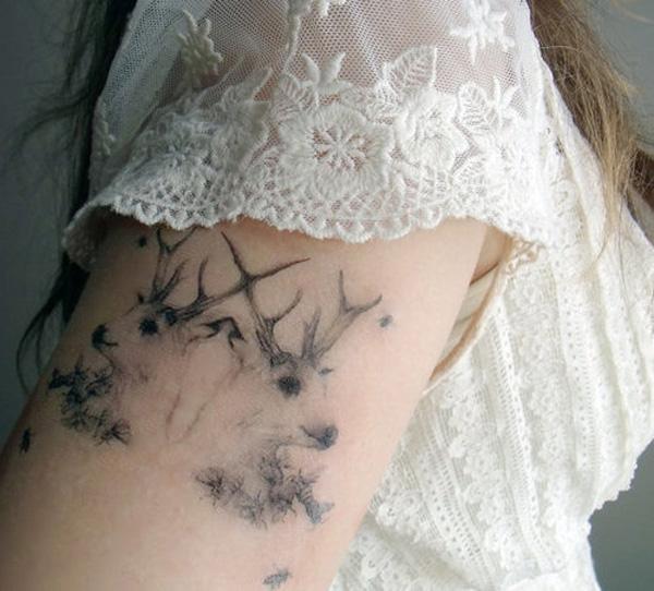 Twin jelení tetování pro dívku
